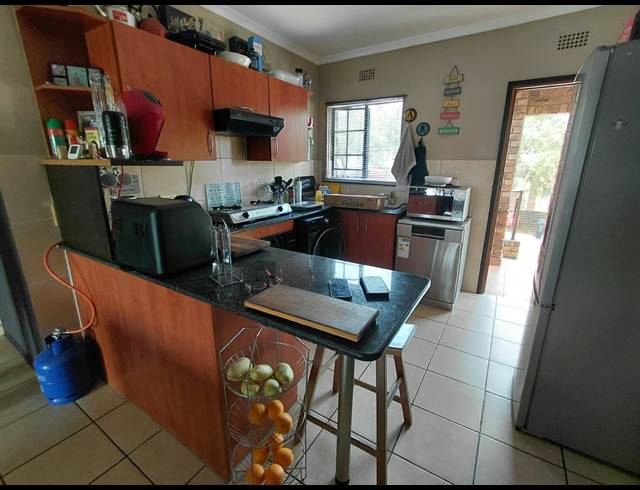 2 BEDROOM SECTIONAL TITLE FOR SALE IN SONNEVELD